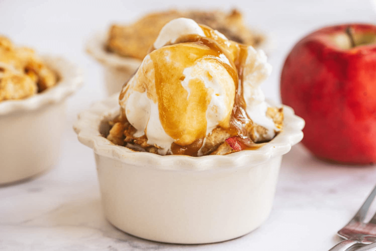 Thanksgiving – Caramel Apple Cobbler