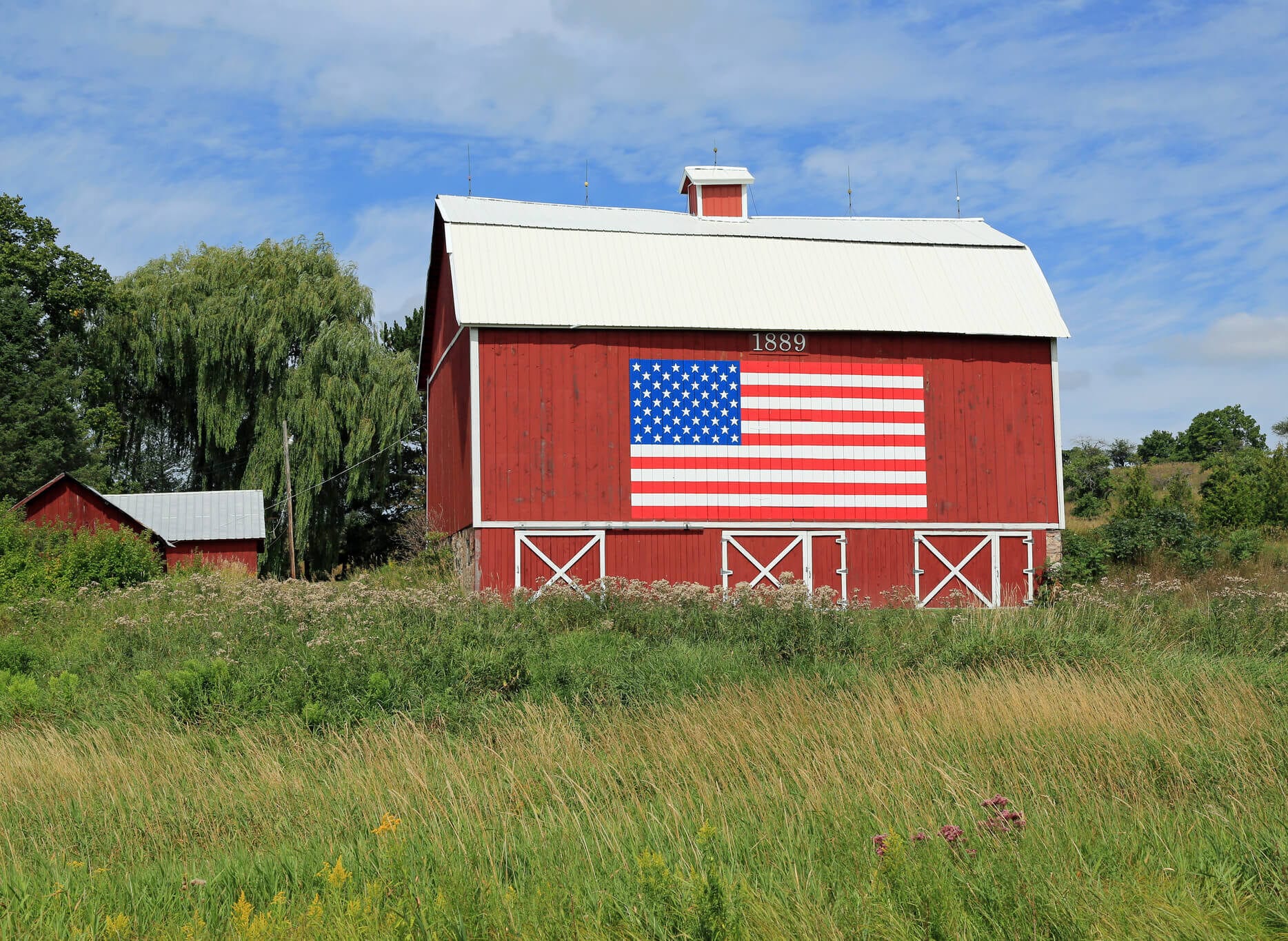 Barn painted with the American flag