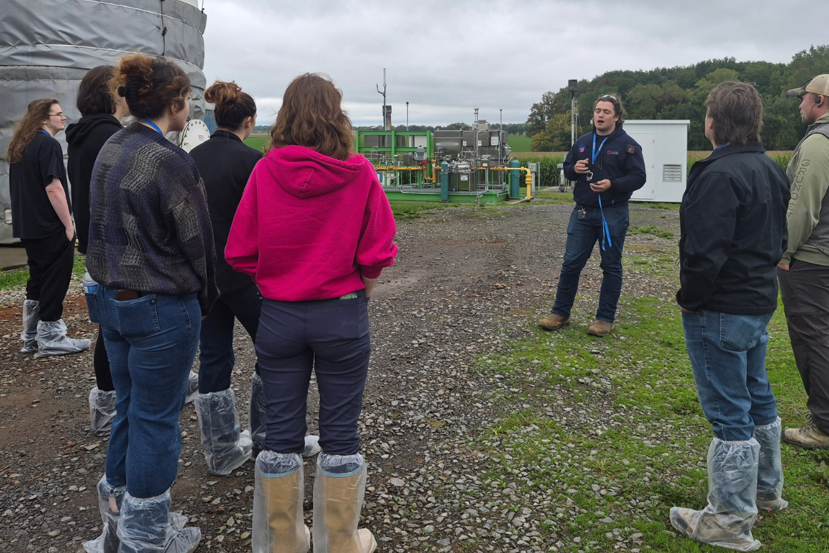 Environmental College Students Visit New York Dairy Farm